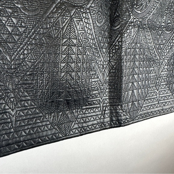 Black Textured Skirt | US Size Medium - Picture 4 of 7